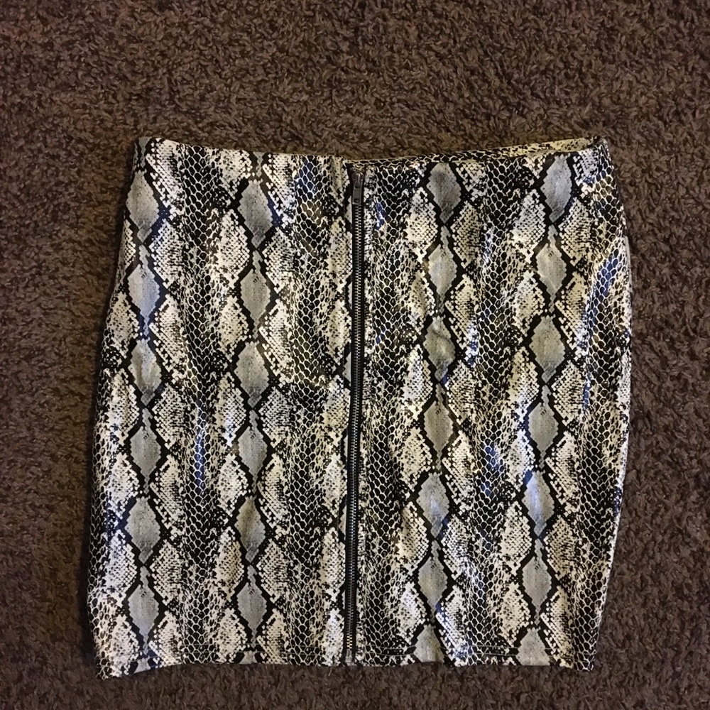 Fashion Nova snake skin skirt
